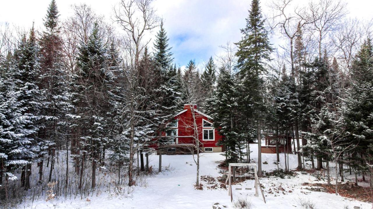 Les Chalets Tourisma - Chalet Dans Les Bois Avec Lac Prive - Le Colibri Saint-Raymond Екстериор снимка